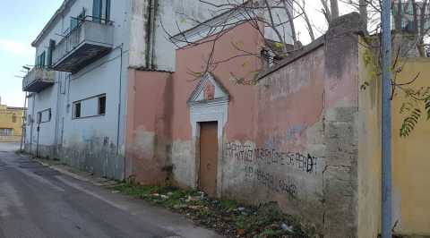 Bari, quella chiesetta rossa che spunta tra Ikea e industrie abbandonate: è San Ciro
